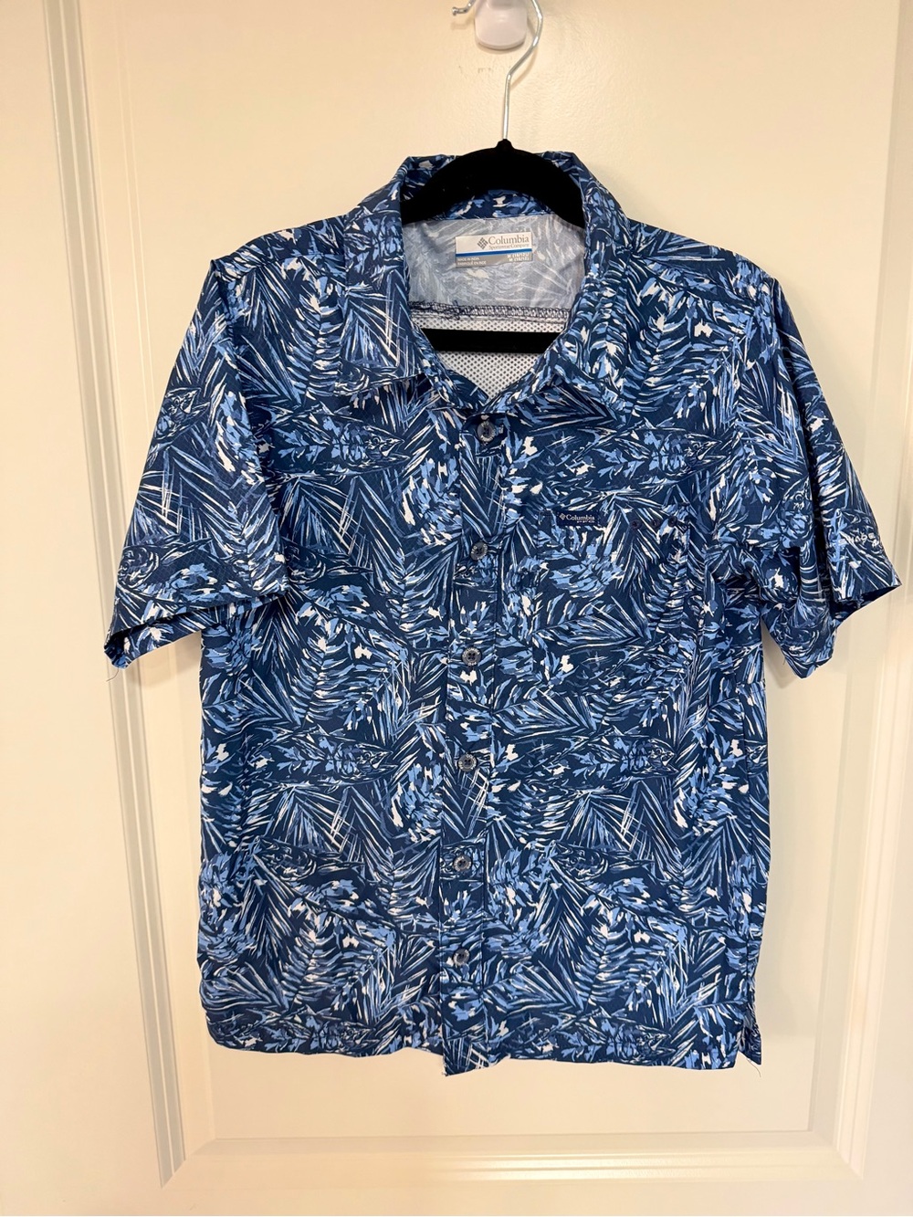 Columbia Navy Blue White Leaf Print Short-Sleeve Button Down
